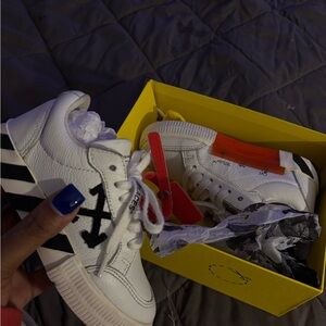 Off-White Kids White and Black Sneakers with Red Accent